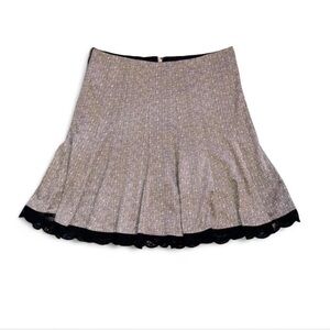 Maurices cream and black Mini Skirt with Lace Trim – Size 9/10